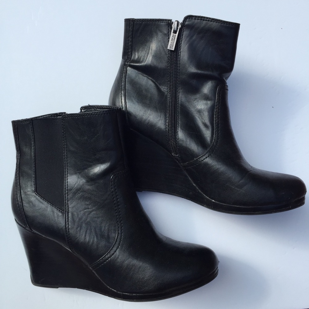 REACTION by KENNETH COLE black wedge booties